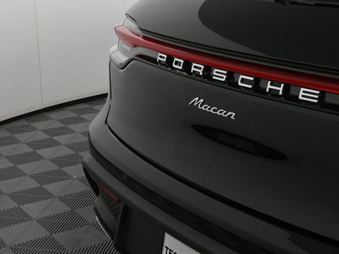Certified 2025 Porsche Macan image 36