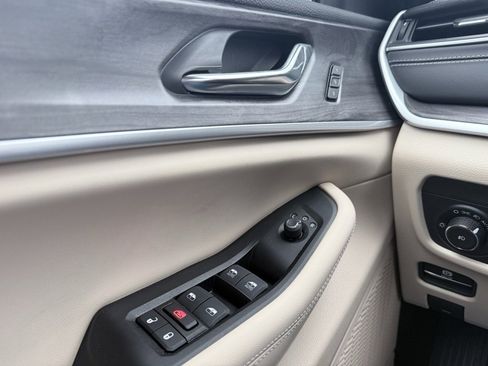 Used 2024 Jeep Grand Cherokee Limited image 12