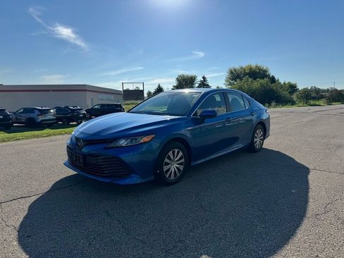 Used 2019 Toyota Camry LE FWD image 11