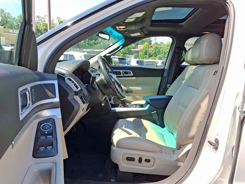 Used 2015 Ford Explorer XLT w/ Equipment Group 202A AWD/4WD image 13