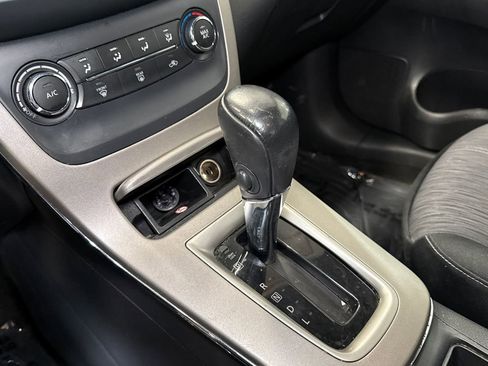 Used 2015 Nissan Sentra SV FWD image 16