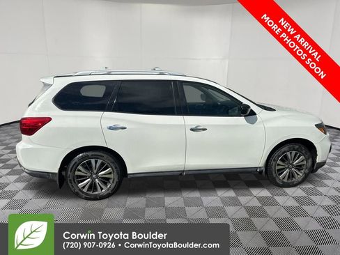 Used 2017 Nissan Pathfinder S AWD/4WD image 8