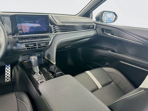 Used 2025 Toyota Camry SE FWD image 23