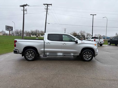 Used 2022 Chevrolet Silverado 1500 LT AWD/4WD image 3