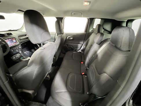 Used 2022 Jeep Renegade Latitude w/ Convenience Group image 24