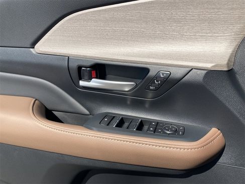 New 2026 Toyota Grand Highlander Platinum image 14