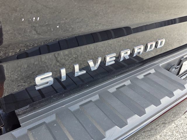 Used 2018 Chevrolet Silverado 1500 Custom w/ Custom Value Package AWD/4WD image 14