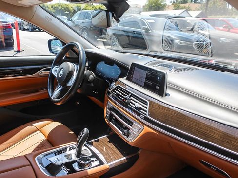 Used 2022 BMW M760i xDrive AWD/4WD image 15