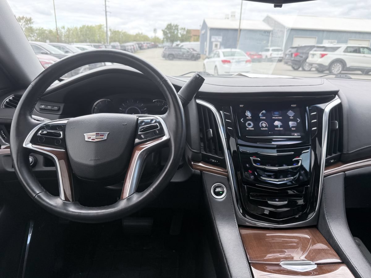 Used 2017 Cadillac Escalade Luxury RWD image 11