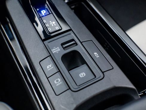 Used 2024 Toyota Prius XLE image 25