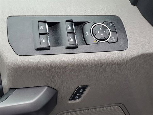 Used 2019 Ford F150 XLT w/ Trailer Tow Package image 17