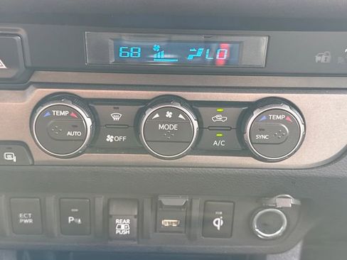 Used 2023 Toyota Tacoma TRD Off-Road w/ Technology Package AWD/4WD image 26