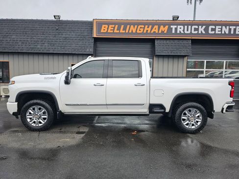 Used 2024 Chevrolet Silverado 3500 High Country w/ High Country Premium Package image 2
