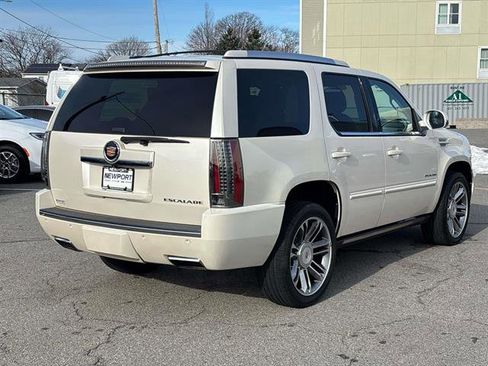 Used 2014 Cadillac Escalade Premium image 3