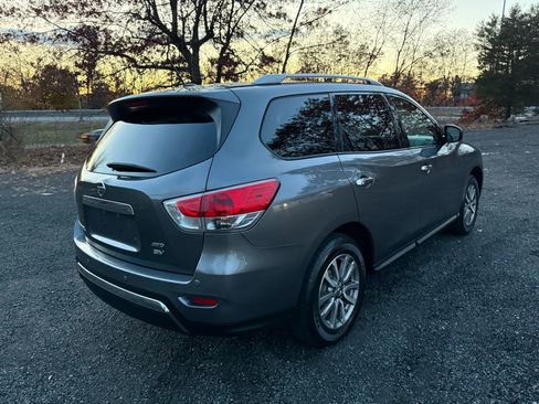 Used 2015 Nissan Pathfinder SV image 4