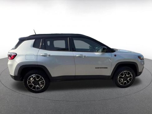 Used 2025 Jeep Compass Trailhawk AWD/4WD image 16