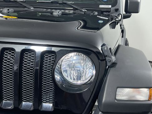Used 2018 Jeep Wrangler Sport image 11