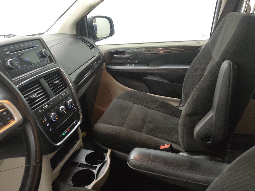 Used 2016 Dodge Grand Caravan American Value Package w/ UConnect Hands-Free Group FWD image 26