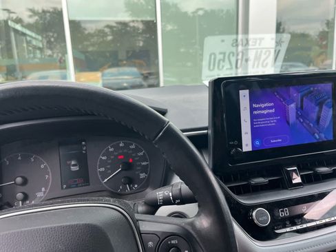 Used 2023 Toyota Corolla SE FWD image 9