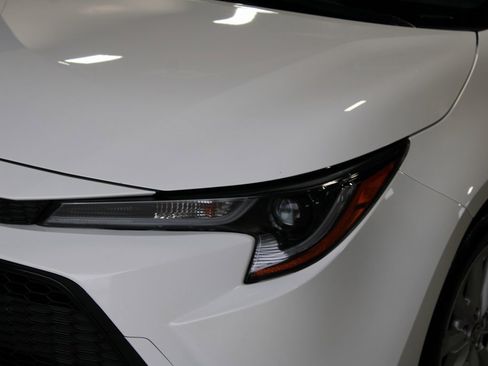 Used 2022 Toyota Corolla LE image 2