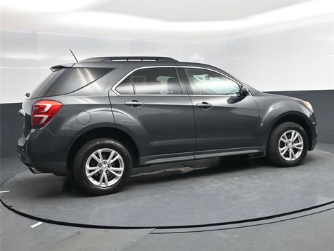 Used 2017 Chevrolet Equinox LT w/ Convenience Package image 4