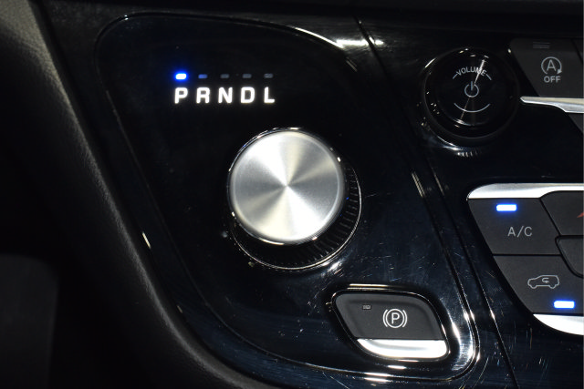 Certified 2025 Chrysler Pacifica Select FWD image 19