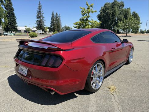 Used 2016 Ford Mustang Coupe RWD image 5