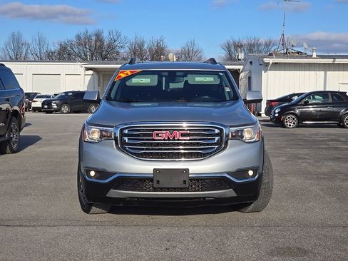 Used 2017 GMC Acadia SLT FWD image 2