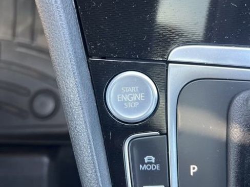 Used 2017 Volkswagen Golf 4-Door FWD image 21