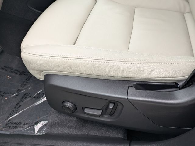 Certified 2023 Volvo XC40 B5 Ultimate AWD/4WD image 14