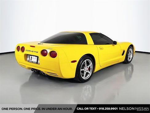 Used 2004 Chevrolet Corvette Coupe w/ Roof Package image 5
