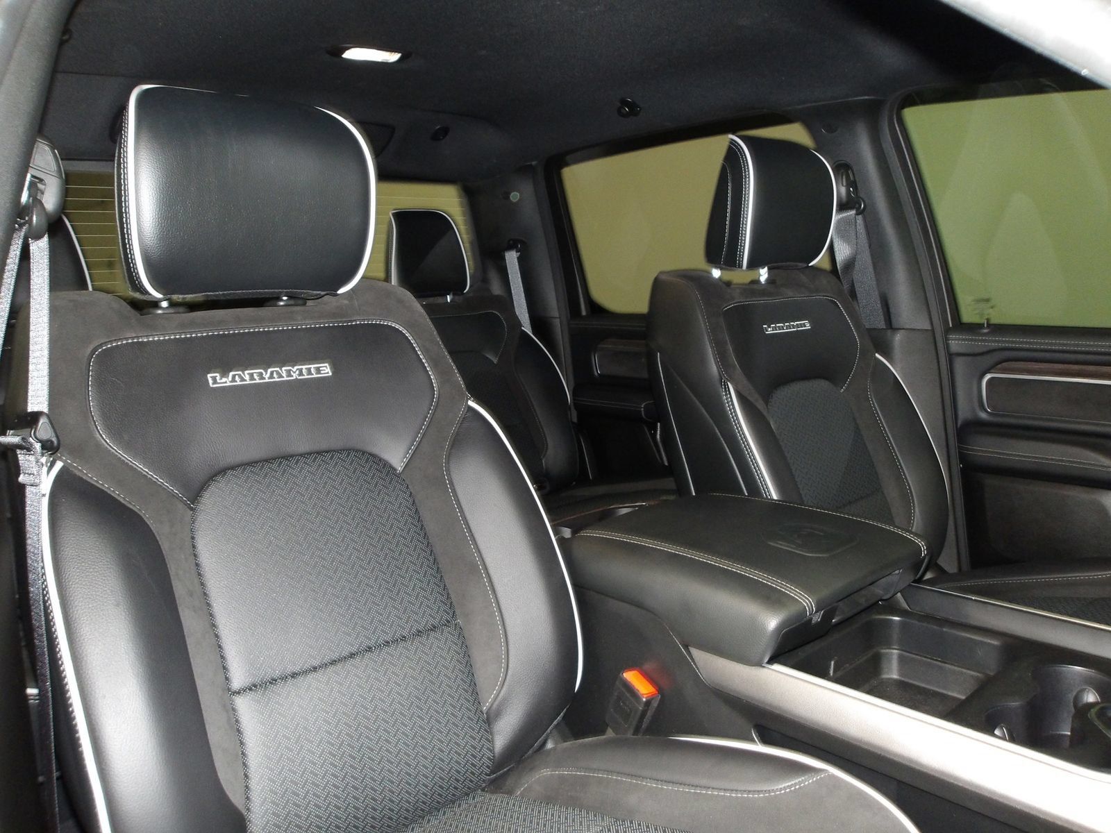 Used 2025 RAM 1500 Laramie AWD/4WD image 17