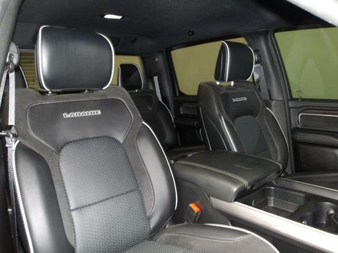 Used 2025 RAM 1500 Laramie AWD/4WD image 17