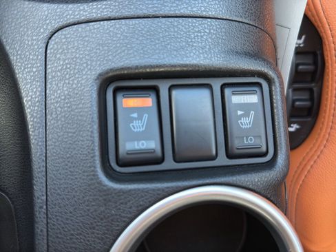 Used 2016 Nissan 370Z Touring image 24