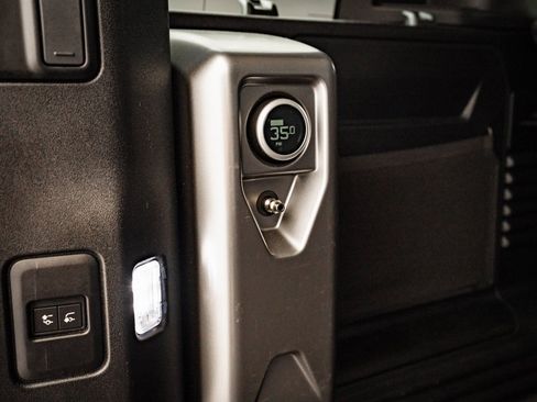 Used 2023 Land Rover Defender 110 X-Dynamic SE image 25