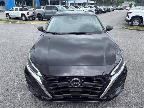 Used 2025 Nissan Altima 2.5 SV FWD image 8