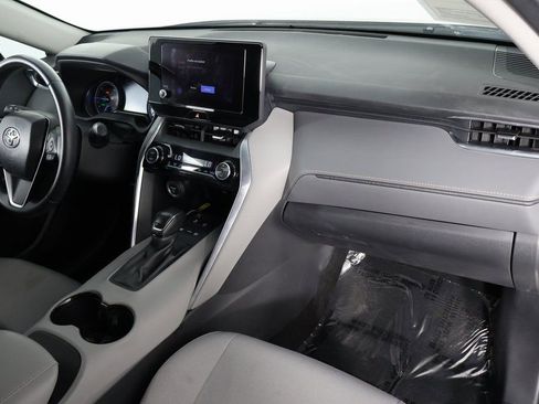 Used 2023 Toyota Venza LE image 9