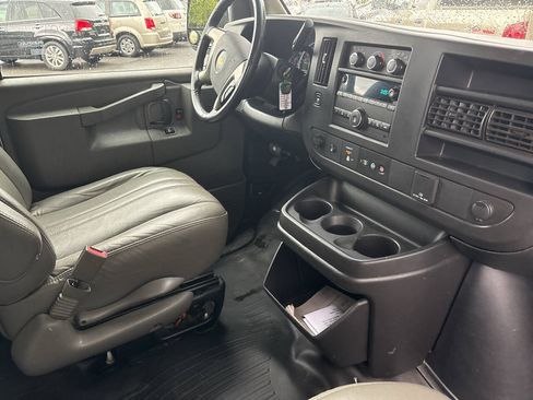 Used 2018 Chevrolet Express 2500 w/ Driver Convenience Package RWD image 9