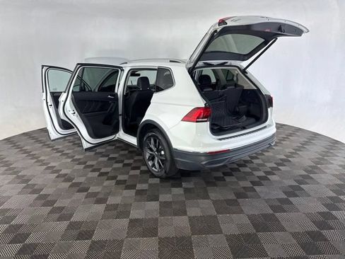Used 2024 Volkswagen Tiguan SE FWD image 18