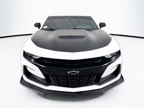 Used 2019 Chevrolet Camaro SS image 2