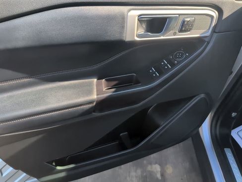 Used 2020 Ford Explorer Limited image 23