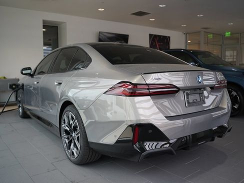 New 2027 BMW 550e xDrive w/ Executive Package AWD/4WD image 2