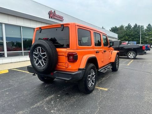 Used 2025 Jeep Wrangler Unlimited Sahara AWD/4WD image 10