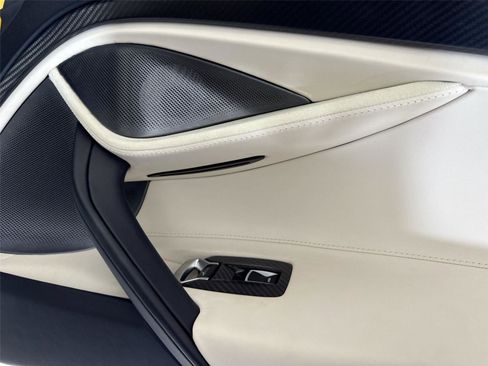 Used 2024 McLaren 750S Spider image 28