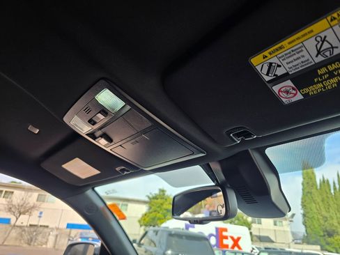 Used 2021 Toyota Tacoma TRD Sport w/ Technology Package image 18