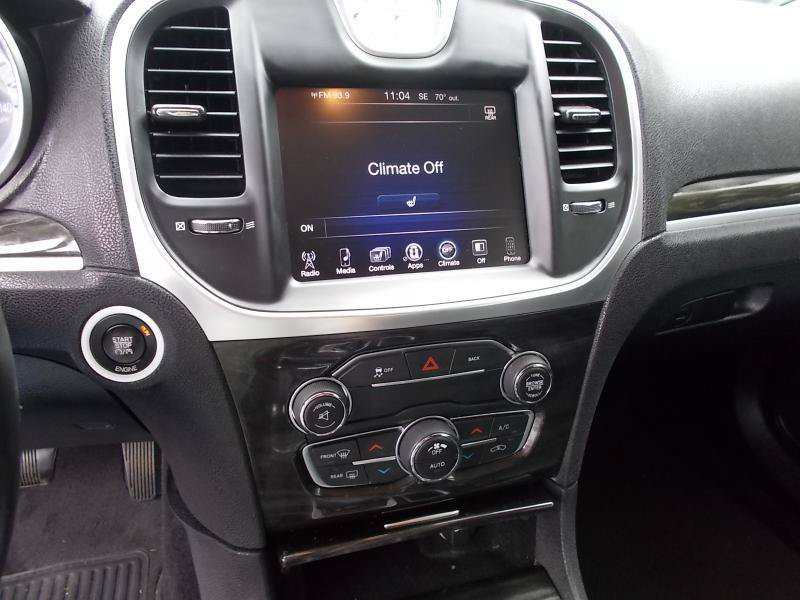 Used 2015 Chrysler 300 Limited RWD image 31