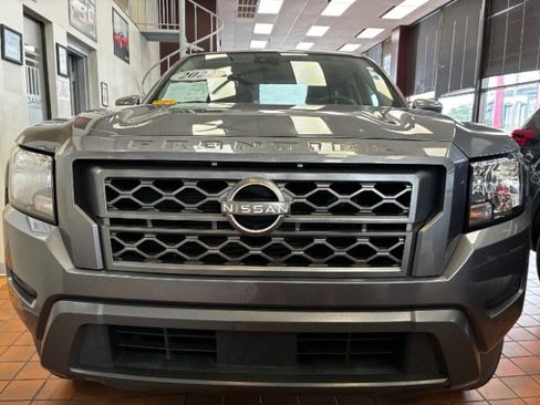 Used 2022 Nissan Frontier SV RWD image 4