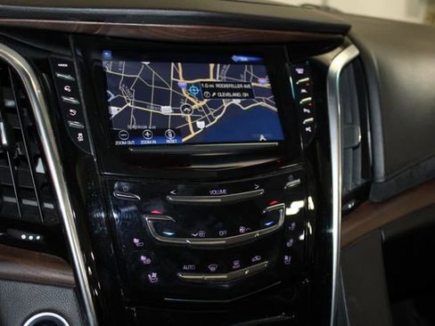 Used 2018 Cadillac Escalade Luxury AWD/4WD image 14