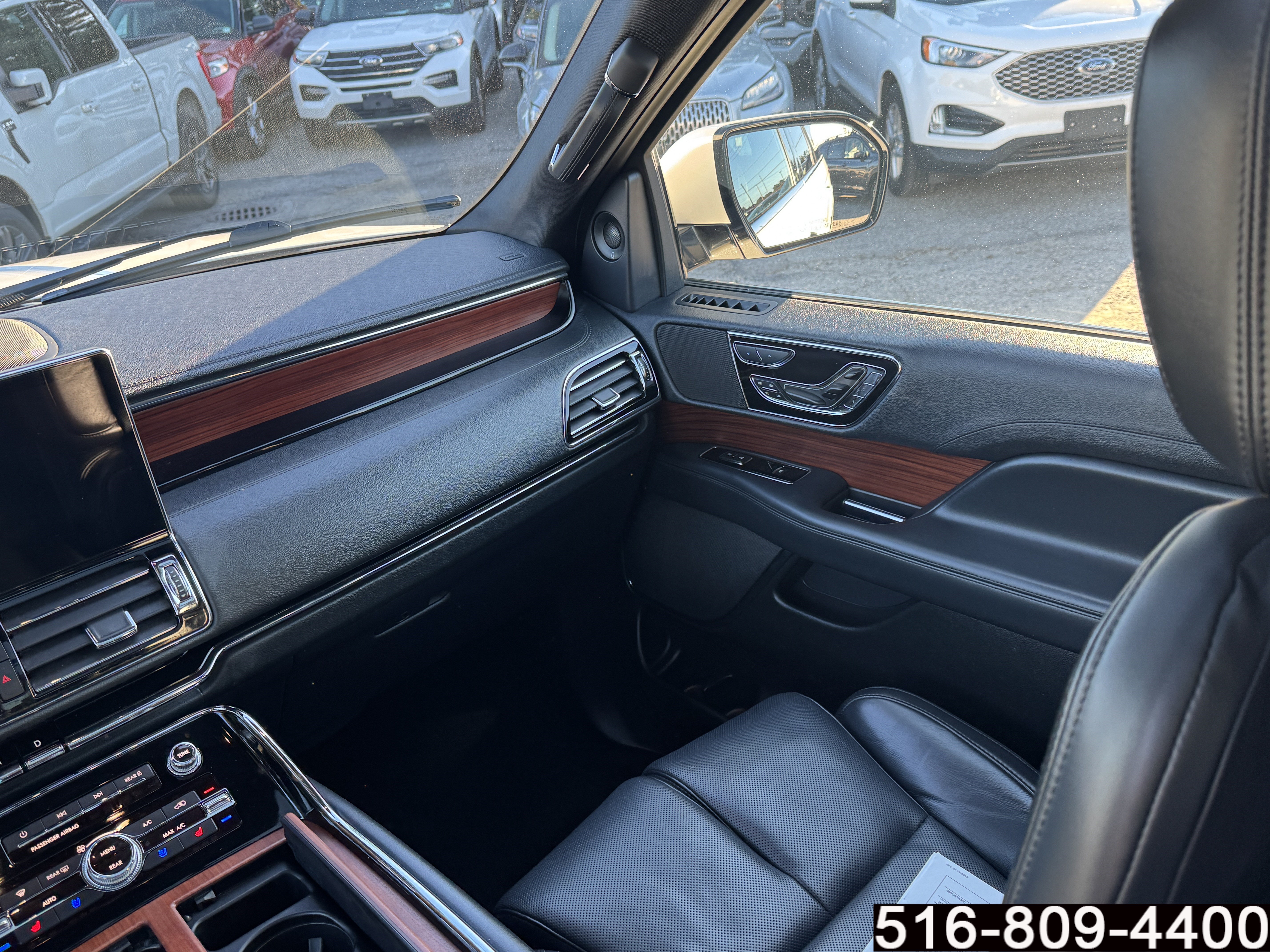 Used 2022 Lincoln Navigator Reserve w/ Monochromatic Package AWD/4WD image 11