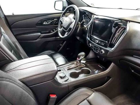 Used 2023 Chevrolet Traverse RS AWD/4WD image 39
